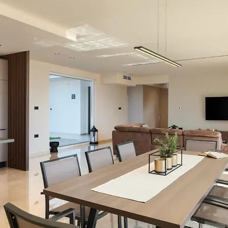 Modern Gloria With Pool In Vabriga *