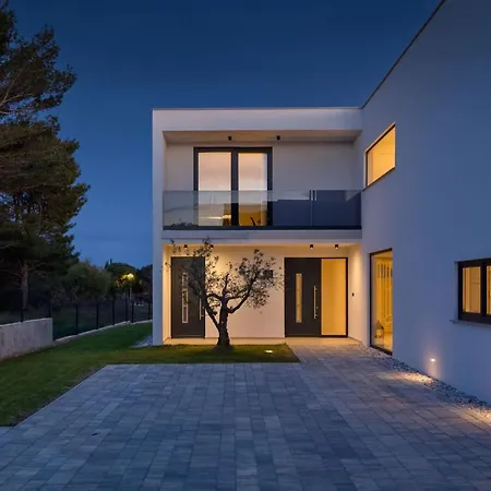 Modern Gloria With Pool In Vabriga * Tar-Vabriga