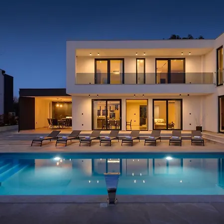 Modern Gloria With Pool In Vabriga