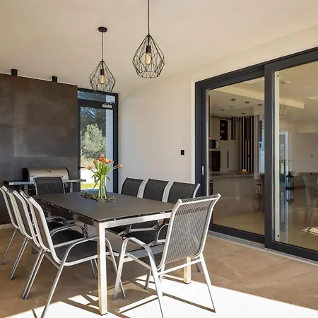 Modern Gloria With Pool In Vabriga