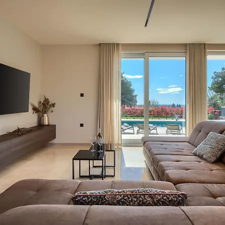 Modern Gloria With Pool In Vabriga Villa *