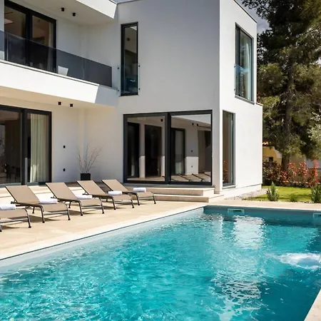 Modern Gloria With Pool In Vabriga Villa