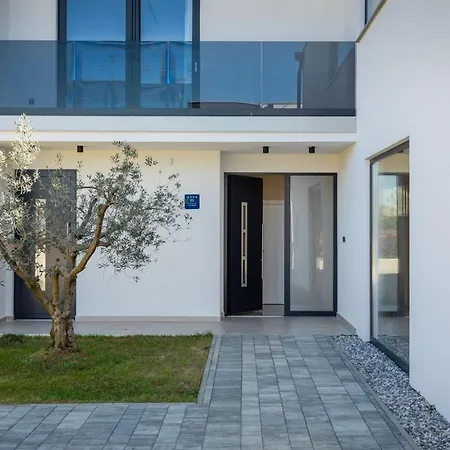 Modern Gloria With Pool In Vabriga Villa