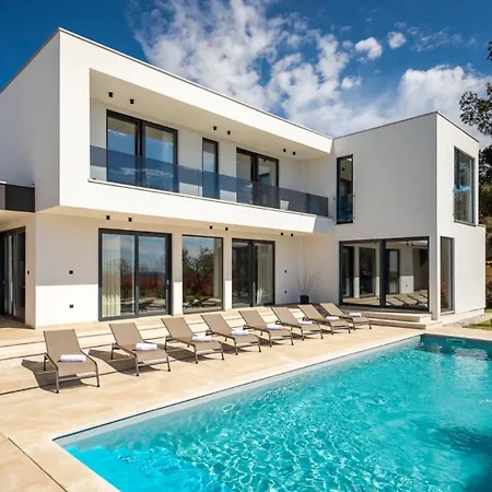 Modern Gloria With Pool In Vabriga Vila *