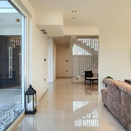 Modern Gloria With Pool In Vabriga